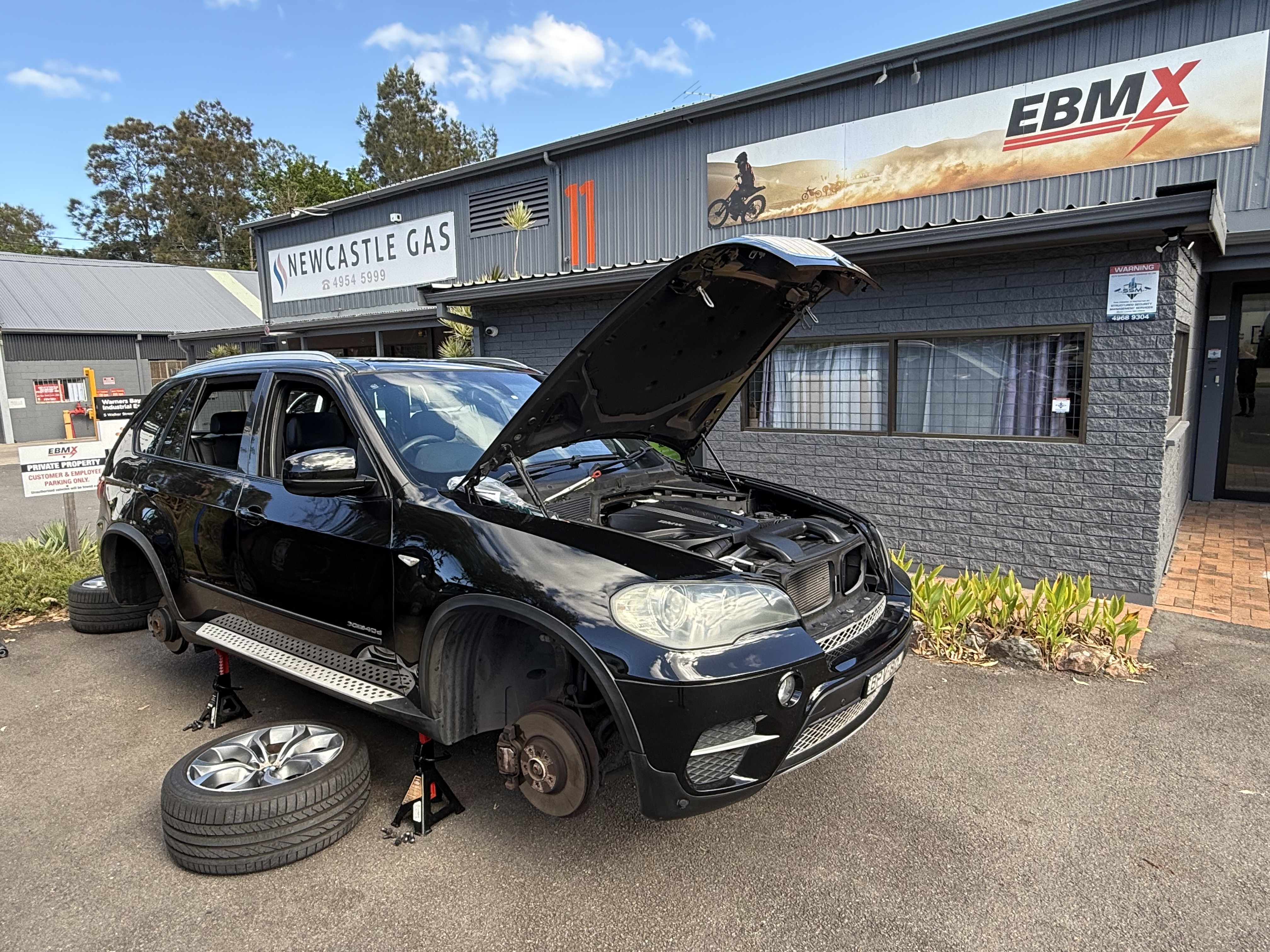 Mobile mechanic completing a full vehicle service on a customer's driveway - Meek Mobile, Newcastle